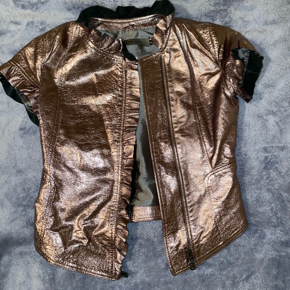 Zip up metalic top